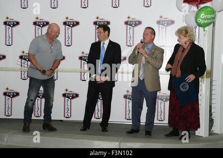 Las Vegas, NV, USA. 9 octobre, 2015. Rick Harrison, le sénateur Marco Rubio, Mark Hutchison (Nevada) Lieutenant-gouverneur), Carolyn G. Goodman (Maire de la ville de Las Vegas) au niveau des arrivées pour Ouverture officielle de pion Plaza, 725 S. Las Vegas Blvd. South, Las Vegas, NV, le 9 octobre 2015. Credit : James Atoa/Everett Collection/Alamy Live News Banque D'Images