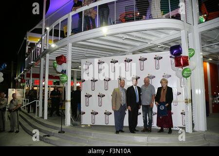 Las Vegas, NV, USA. 9 octobre, 2015. Mark Hutchison (Nevada) Lieutenant-gouverneur, le sénateur Marco Rubio, Rick Harrison, Carolyn G. Goodman (Maire de la ville de Las Vegas) au niveau des arrivées pour Ouverture officielle de pion Plaza, 725 S. Las Vegas Blvd. South, Las Vegas, NV, le 9 octobre 2015. Credit : James Atoa/Everett Collection/Alamy Live News Banque D'Images