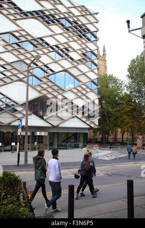 Le bâtiment diamant ; un établissement d'enseignement en génie de l'Université de Sheffield, l'extérieur, l'automne, 2015 Banque D'Images