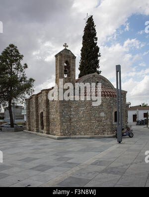 Petite église orthodoxe grecque sur la place de Kiti à Chypre Banque D'Images