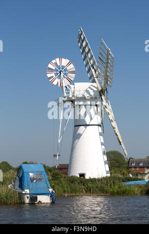 Bateaux à la digue Thurne. drainage Norfolk Broads Angleterre UK Banque D'Images