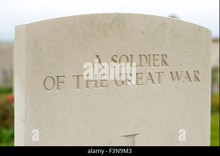 Un soldat inconnu à la demande divisionnaire après collecte et extension du cimetière, Ypres, Belgique Banque D'Images