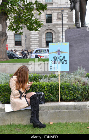 Candidats à la mairie de Londres et à la population locale, assister à un pas de 3ème piste, l'expansion d'Heathrow manifestation à la place du Parlement Banque D'Images