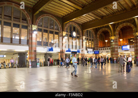 La gare d'Amsterdam Centraal Station - Banque D'Images