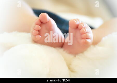 Naissance bebe Fille cute pied libre Banque D'Images