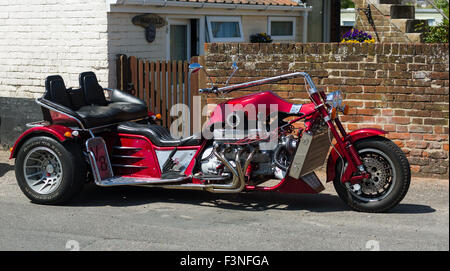 Style Trike moto. Village de Norfolk England UK Banque D'Images