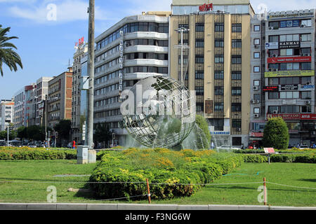 Alsancak est très centrale grand trimestre ou d'une zone ; dans quartier turc d'Izmir, Turquie, Banque D'Images