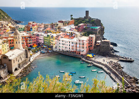 Vernazza, l'un des 5 villages des Cinque Terre, Italie Banque D'Images