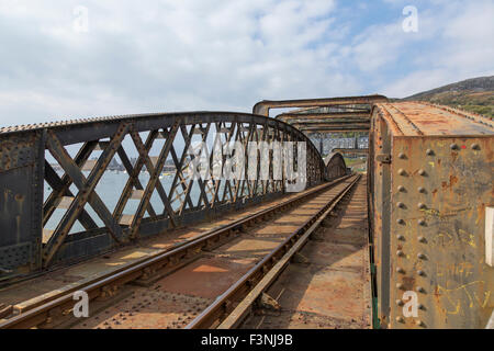 Pont de Barmouth, Welsh : Pont Abermaw, également connu sous le nom de Barmouth Viaduct traverser l'estuaire de Mawddach, Gwynedd, Pays de Galles, Royaume-Uni Banque D'Images