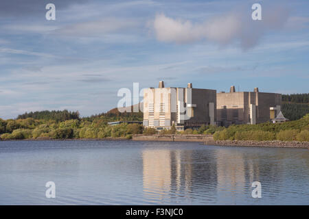 La centrale nucléaire de Trawsfynydd déclassés, Parc National de Snowdonia, Gwynedd, Pays de Galles. Banque D'Images