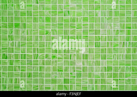Sol carrelé d'un carré vert avec de petits carreaux de mosaïque d'arrière-plan Banque D'Images