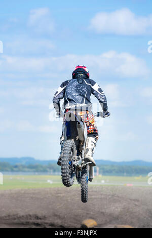 MUNICH, ALLEMAGNE - le 17 août : Inconnu rider participe à la formation de la Club Motorsport Freisinger Baer à Munich Banque D'Images