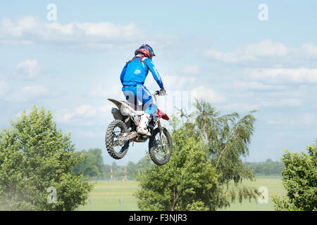 MUNICH, ALLEMAGNE - le 17 août : Inconnu rider participe à la formation de la Club Motorsport Freisinger Baer à Munich Banque D'Images