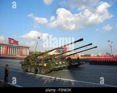 Pyongyang, Corée du Nord. 10 Oct, 2015. L'entraînement des soldats du matériel militaire lourd pendant la parade militaire pour le 70e anniversaire de la fondation de la décision des ouvriers sur la Place Kim Il Sung à Pyongyang, Corée du Nord, 10 octobre 2015. Photo : JOERN PETRING/dpa/Alamy Live News Banque D'Images