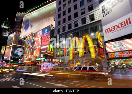 Times Square. 1560 Broadway, entre les 46e et 47e Rue. Téléphone 212-869-5667 (8:00 à 20:00). Près de trente millions de visiteurs par ye Banque D'Images