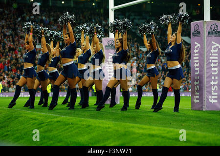 Old Trafford, Manchester, Royaume-Uni. 10 Oct, 2015. La grande finale de la ligue de rugby. Leeds Rhinos contre Wigan Warriors. La Super League Elite Cheerleaders © Plus Sport Action/Alamy Live News Banque D'Images