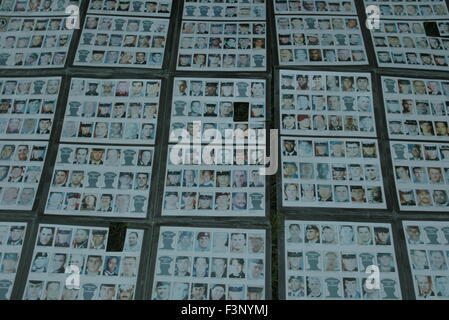 Visages de soldats américains tués en Irak et en Afghanistan. Les manifestants se rassemblent dans la guerre à Washington pour protester contre George Bush et la guerre en Irak Banque D'Images