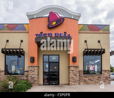 L'extérieur d'un Taco Bell l'entretien de la nourriture mexicaine à Oklahoma City, Oklahoma, USA. Banque D'Images