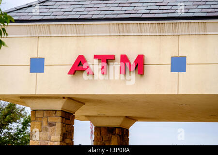 Un signe sur un lecteur à travers l'ediface ATM à Oklahoma City, Oklahoma, USA. Banque D'Images