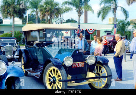 Au début des années 1960, la voiture de sport au salon de voitures en Floride Banque D'Images