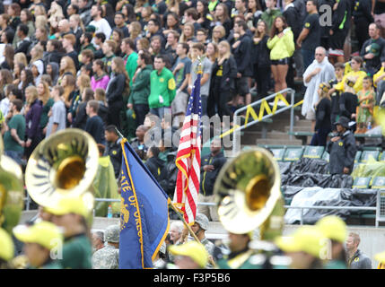 Autzen Stadium, Eugene, OR, USA. 10 Oct, 2015. L'Oregon Ducks Marching Band effectue avant la NCAA football match entre les canards et la Washington State Cougars à Autzen Stadium, Eugene, OR. Larry C. Lawson/CSM/Alamy Live News Banque D'Images