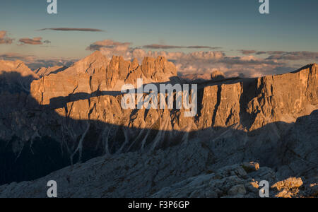 Coucher de soleil sur les Dolomites, prises à partir de la cabane au-dessus de Passo Falzarego Nuvolau, Italie Banque D'Images