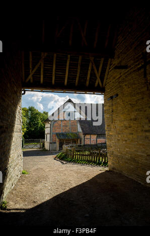 Passage à la maison de Mary Arden, construit en 1514 pour Robert Arden. Banque D'Images