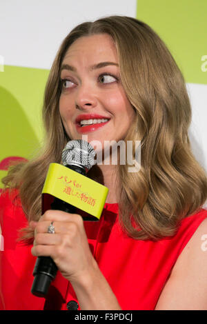 L'actrice américaine Amanda Seyfried parle pendant une étape d'accueil pour le film Les pères et filles le 11 octobre 2015, Tokyo, Japon. Le film est sorti dans les cinémas japonais le 3 octobre. © Rodrigo Reyes Marin/AFLO/Alamy Live News Banque D'Images