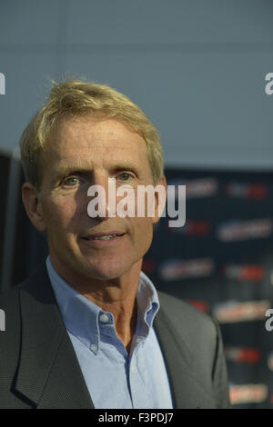 New York City, New York, USA. 10 Oct, 2015. Le capitaine JERRY LINENGER, un ancien astronaute de la NASA et d'un médecin de la Marine américaine, est un panel sur l'espace Secret s'échappe - La Vie réelle gravité, à la 10e édition de la New York Comic Con. Espace Secret s'échappe est une nouvelle série prévue pour novembre sur le Discovery Science Channel. Les Jeux de 2015 devrait être le plus grand jamais, plus de 160 000 participants au cours de la journée 4 ReedPOP événement, du 8 octobre au 11 octobre, au Javits Center à Manhattan © Ann Parry/ZUMA/Alamy Fil Live News Banque D'Images