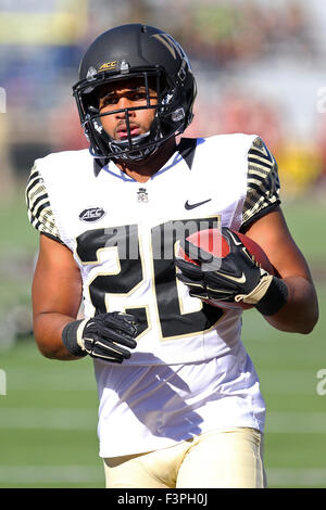 10 octobre 2015, Chestnut Hill, MA, USA ; service démon des forêts aux diacres d'utiliser de nouveau Dezmond Wortham (20) se réchauffe avant de la NCAA football match entre le Boston College Eagles et Wake Forest Demon diacres à Alumni Stadium. Service Forest défait Boston College 3-0. Anthony Nesmith/Cal Sport Media Banque D'Images