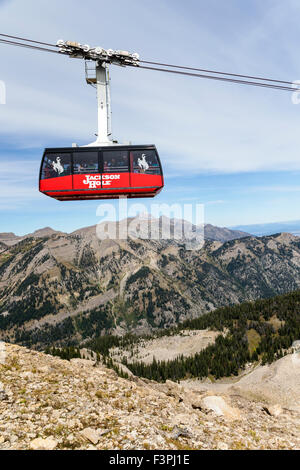 Aerial Tram transporte les visiteurs d'été à la montagne ; Jackson Hole Mountain Resort, Wyoming, USA Banque D'Images