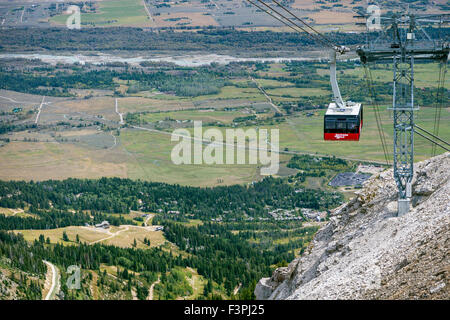 Aerial Tram transporte les visiteurs d'été à la montagne ; Jackson Hole Mountain Resort, Wyoming, USA Banque D'Images