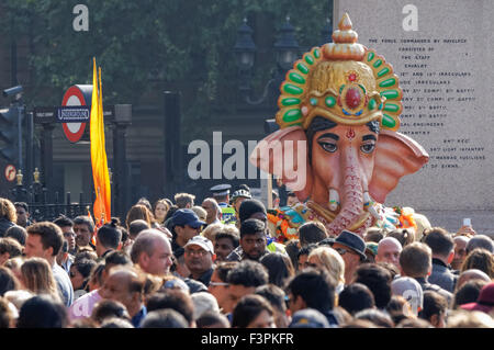 Statue de Ganesh au cours de célébrations du Diwali à Trafalgar Square, Londres Angleterre Royaume-Uni UK Banque D'Images