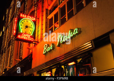 Bar Italia, Frith Street, Soho Londres. Célèbre et traditionnel café italien signe et cafe Banque D'Images