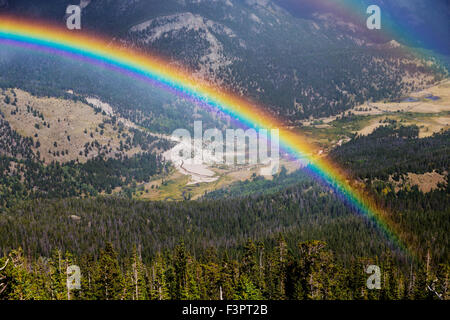 Arc-en-ciel ; dynamique ; complet ; Courbe Arc-en-ciel ; Rocky Mountain National Park, Colorado, USA Banque D'Images