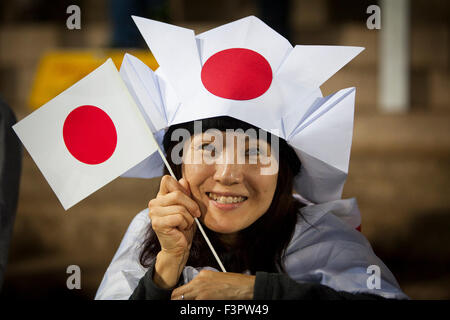 11.10.2015. Stade Kingsholm, Gloucester, en Angleterre. Coupe du Monde de Rugby. Etats Unis contre le Japon. Un ventilateur est représenté au Japon avant de kickoff. Banque D'Images