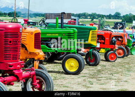 Les tracteurs anciens restaurés, Chaffee County Fair & Rodeo, Salida, Colorado, USA Banque D'Images