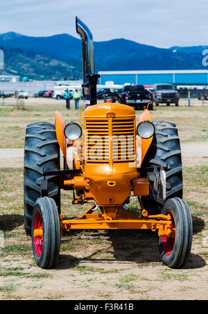 Les tracteurs anciens restaurés, Chaffee County Fair & Rodeo, Salida, Colorado, USA Banque D'Images