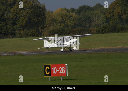 Avions légers monomoteurs, décoller de Wolverhampton Halfpenny Green Airport. UK Banque D'Images