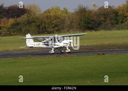 Avions légers monomoteurs, décoller de Wolverhampton Halfpenny Green Airport. UK Banque D'Images