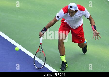 Shanghai, Chine. 12 octobre, 2015. ZE Zhang (CHN) pendant son match contre (SVK) MARTIN KLIZAN au cours de la Rolex Masters 2015 de Shanghai. Credit : Marcio Machado/ZUMA/Alamy Fil Live News Banque D'Images