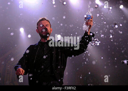 Buenos Aires, Argentine. Oct 11, 2015. Damon Albarn chanteur de groupe britannique Blur exécute pendant un concert à Buenos Aires, en Argentine, le 11 octobre 2015. Credit : Julian Alvarez/TELAM/Xinhua/Alamy Live News Banque D'Images