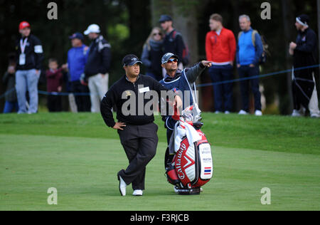 Le Woburn, au Royaume-Uni. Oct 11, 2015. Kiradech Aphinbarnrat de la Thaïlande envisage son second coup à la 11e lors de la finale du Masters britannique à Woburn Woburn, Club de Golf en Angleterre. Crédit : David Partridge / Alamy Live News Banque D'Images