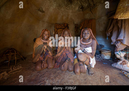 Les filles de la tribu Himba au Kaokoland, Namibie, Afrique Banque D'Images