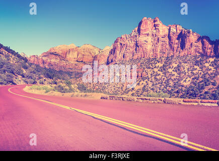 Stylisé Vintage country road in Zion National Park, Utah, USA. Banque D'Images