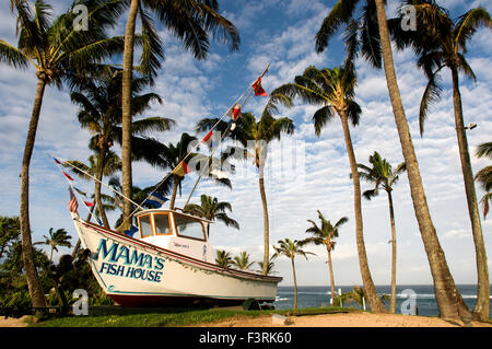 Mama's Fish House Restaurant. Ho'okipa Beach Park. Maui. Célèbre Mamas Fish House avec palmiers et plage de Maui Hawaii. Certainement Banque D'Images