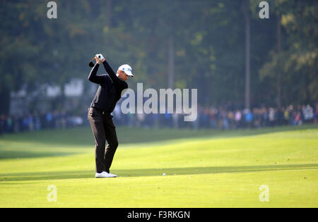 Le Woburn, au Royaume-Uni. Oct 11, 2015. Robert Karlsson de Suède joue son approche à la 11e lors de la finale du Masters britannique à Woburn Golf Club le 11 octobre 2015 à Woburn, Angleterre. Crédit : David Partridge / Alamy Live News Banque D'Images