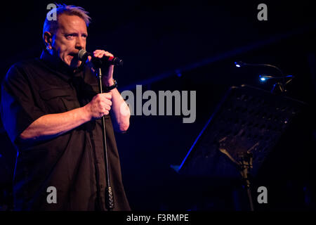 Milan, Italie. 11 octobre, 2015. Le post-punk anglais Public Image Ltd, également connu sous le nom de PIL effectue sur scène à Magazzini Generali pour présenter leur nouvel album 'Arrivederci' Credit : Rodolfo Sassano/Alamy Live News Banque D'Images