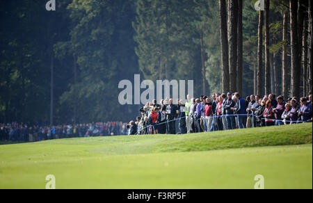 Woburn, UK, 11 Oct, 2015. Les spectateurs sur le 11e trou lors de la ronde finale de la British Masters à Woburn Golf Club le 11 octobre 2015 à Woburn, England Crédit : © David Partridge/Alamy Live News Banque D'Images