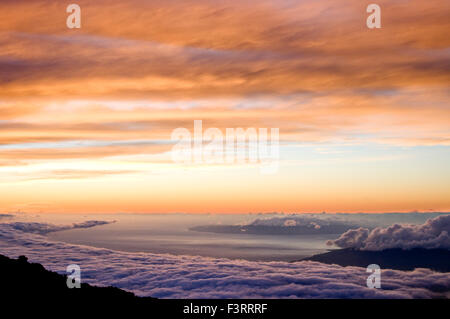 Le Parc National de Haleakala. Vues du point de vue de l'Leleiwi. Maui. Hawaii. Le Parc National de Haleakala à travers cinq gammes de dist Banque D'Images